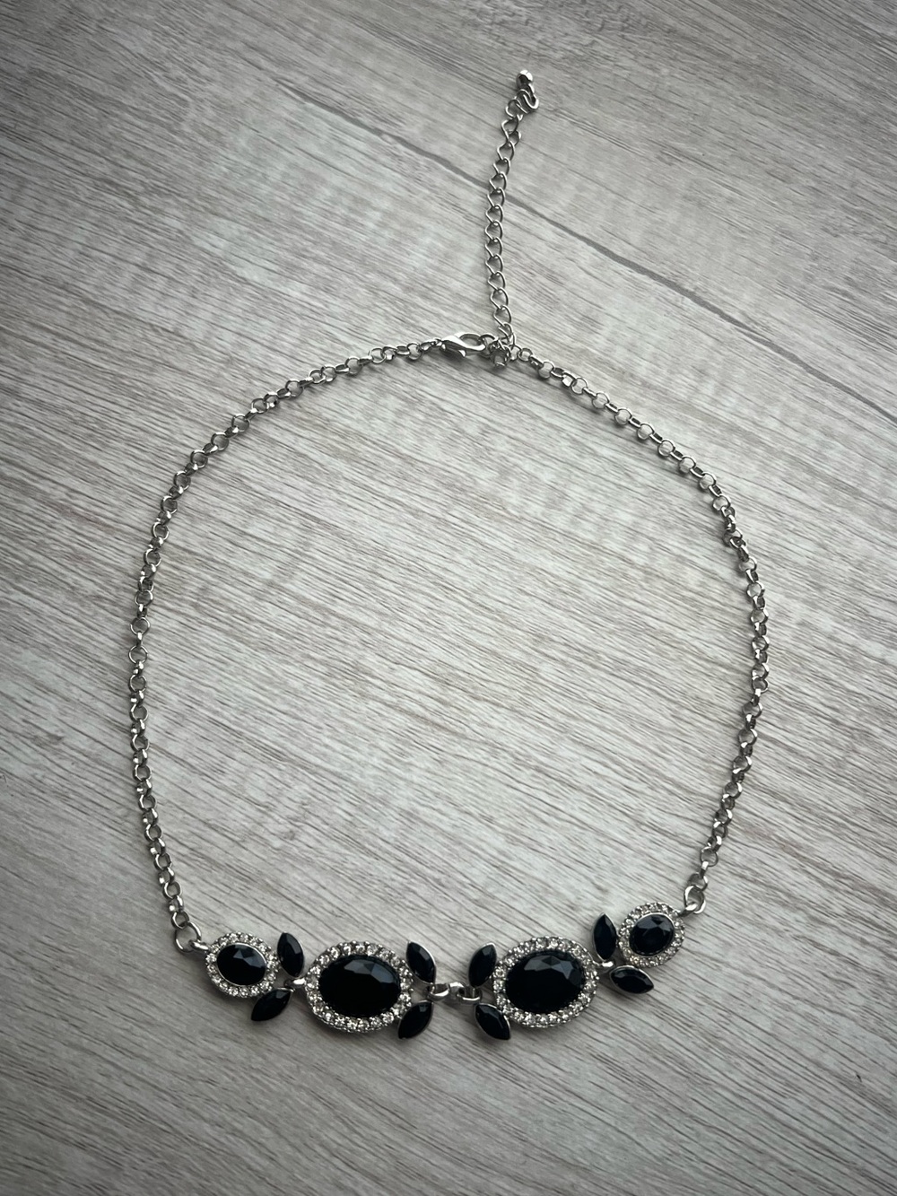 Elegant Silver and black minimalistic necklace